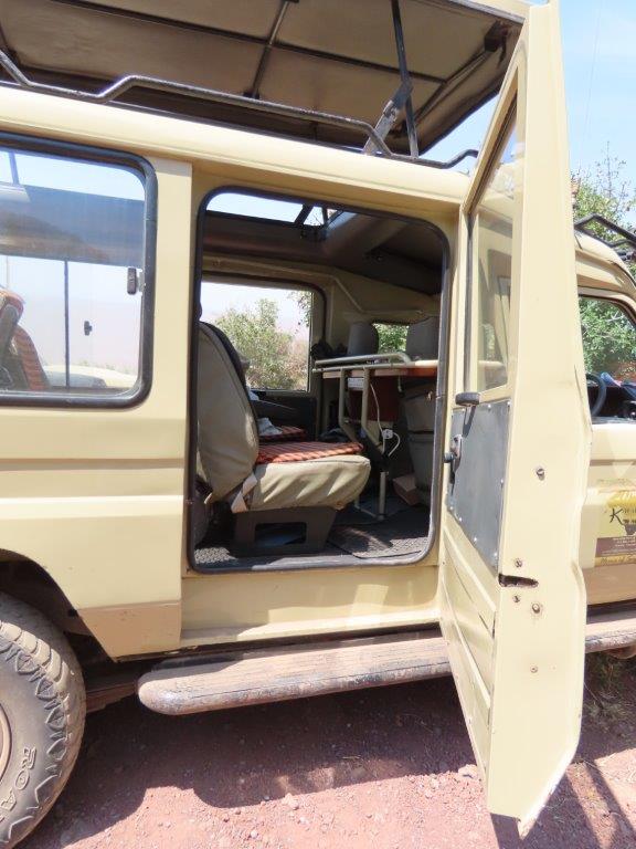Running board provided to make it easy to climb up into the Land Cruiser