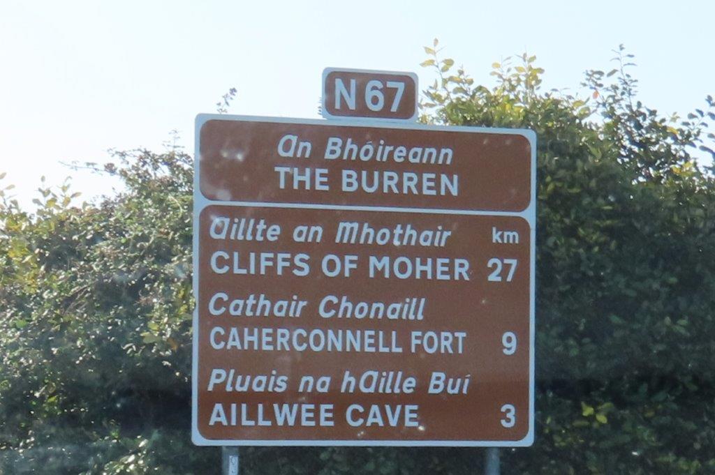 Ireland Facts: Road signs in Ireland feature Gaelic language on top, with English underneath
