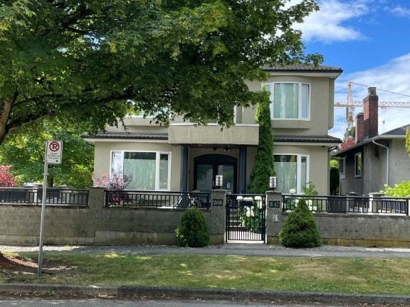 Exterior of budget-friendly Vancouver suite near YVR airport and downtown, ideal for longer stays with kitchens and patios