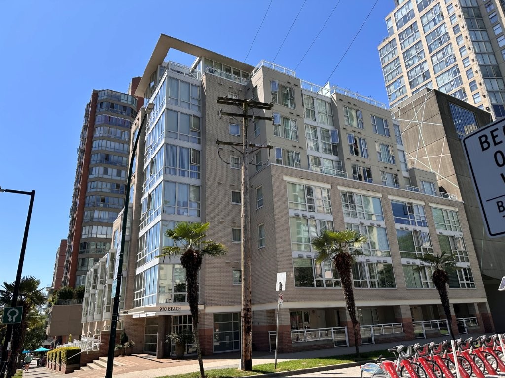 Exterior of 910 Beach Avenue penthouses, a luxury Vancouver stay with waterfront access and spacious private apartments