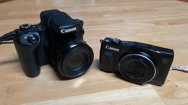 Comparing the sizes of the SX70 with the SX700. Either one qualifies as the best camera for safari in my opinion